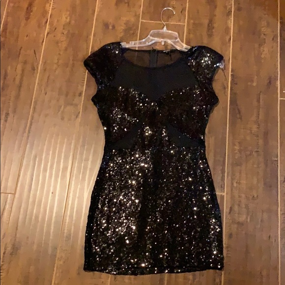 Dresses & Skirts - Black sequin dress